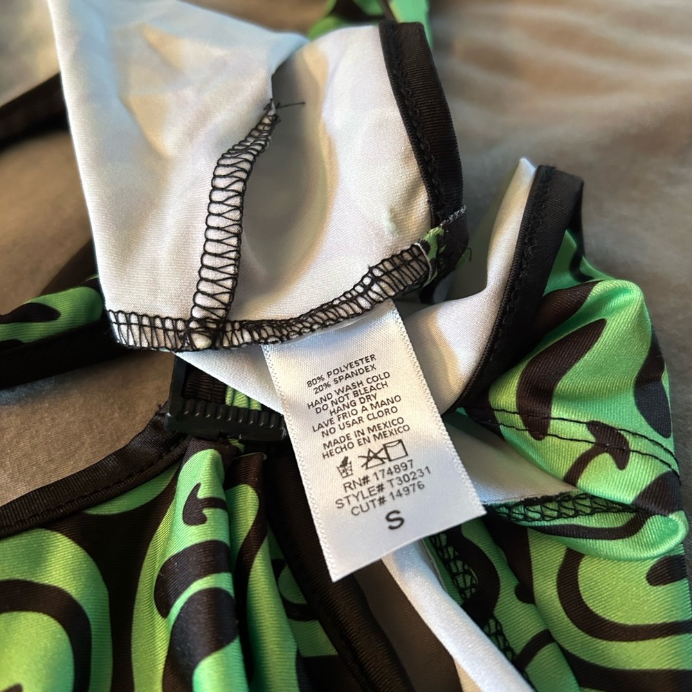 Green Smiley Rave top - Picture 3 of 3